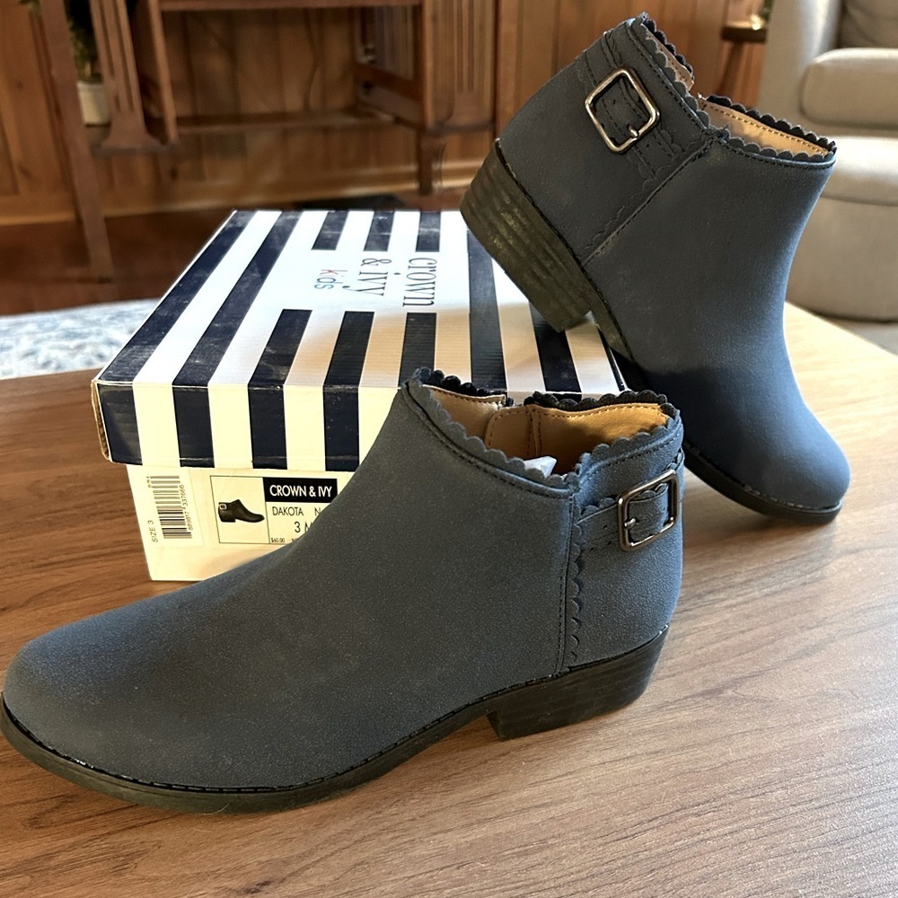 NWT, in box, Crown & Ivy navy booties girl’s sz 3, women’s sz 5
